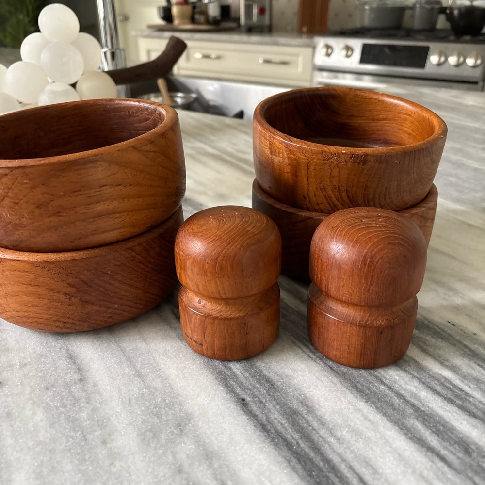 Vintage 1960s wooden salad bowls 4 and salt and pepper set MCM
